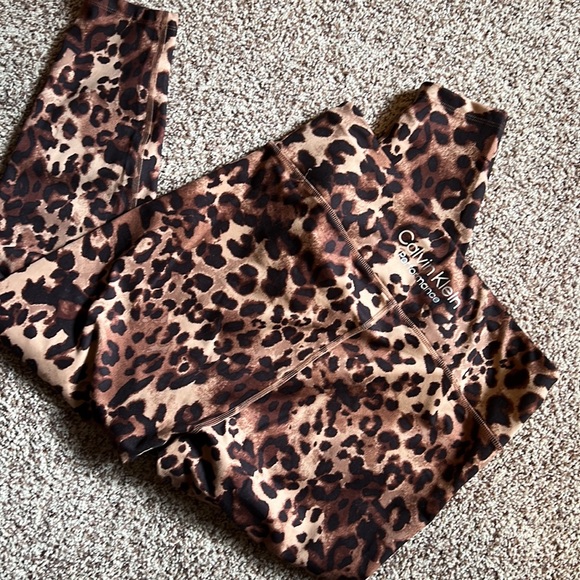 Calvin Klein leopard print Capri leggins - Picture 1 of 4